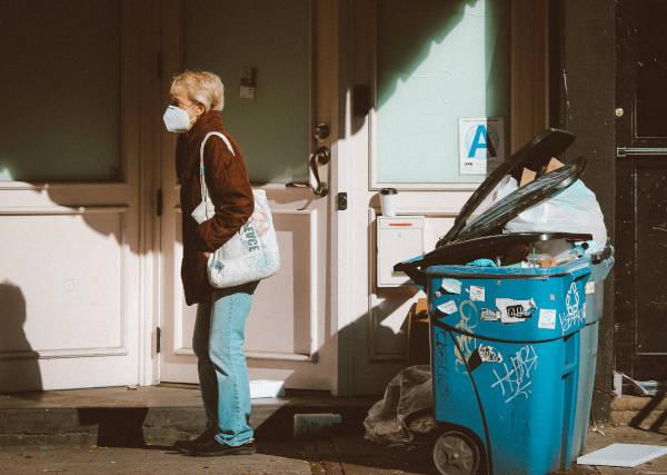 Poluarea cauzată de măștile de față și cum să ajuți la reducerea ei! 3 Are COVID masks biodegradable?