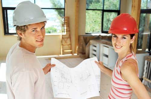 Lecturi recomandate pentru remodelare și reparații 3 people with hard hats